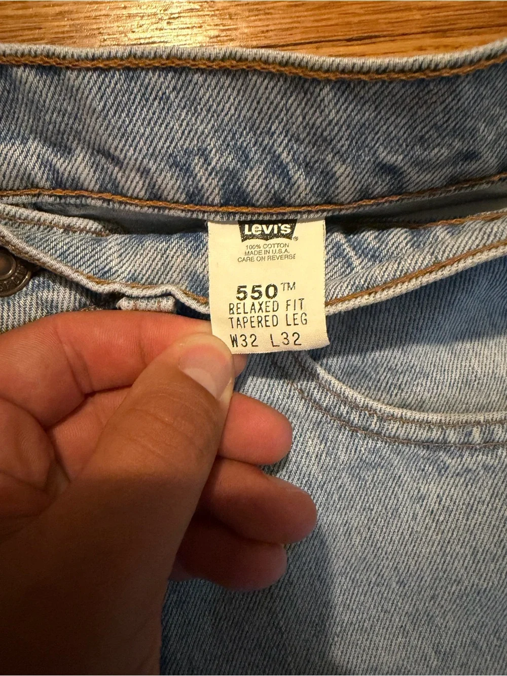Vintage Made in USA Levi’s 550 Light Wash Jeans (32x32)